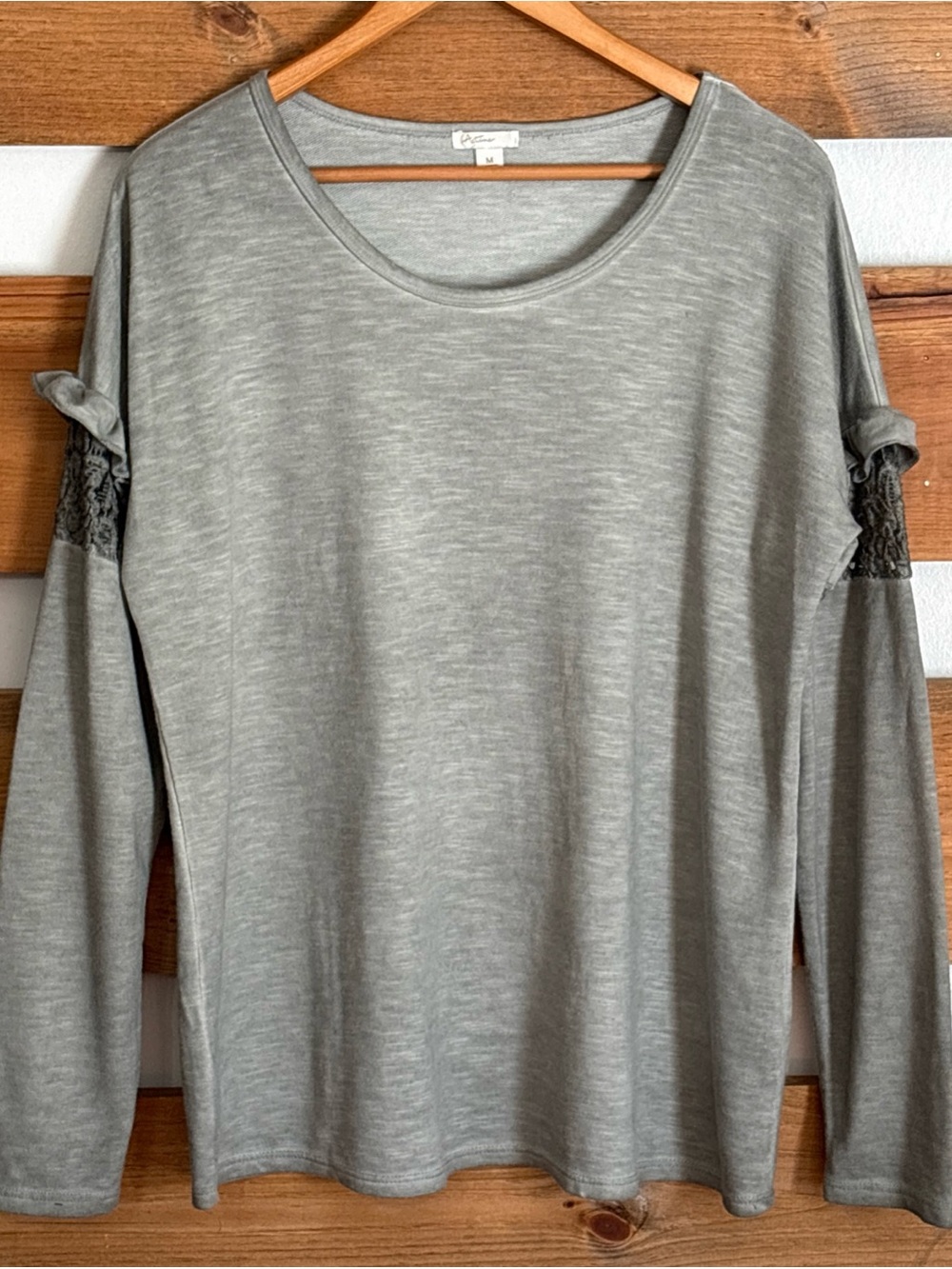 Active Gray Long Sleeve Flare Sleeve Lace Accents Super Soft Blouse Size M
